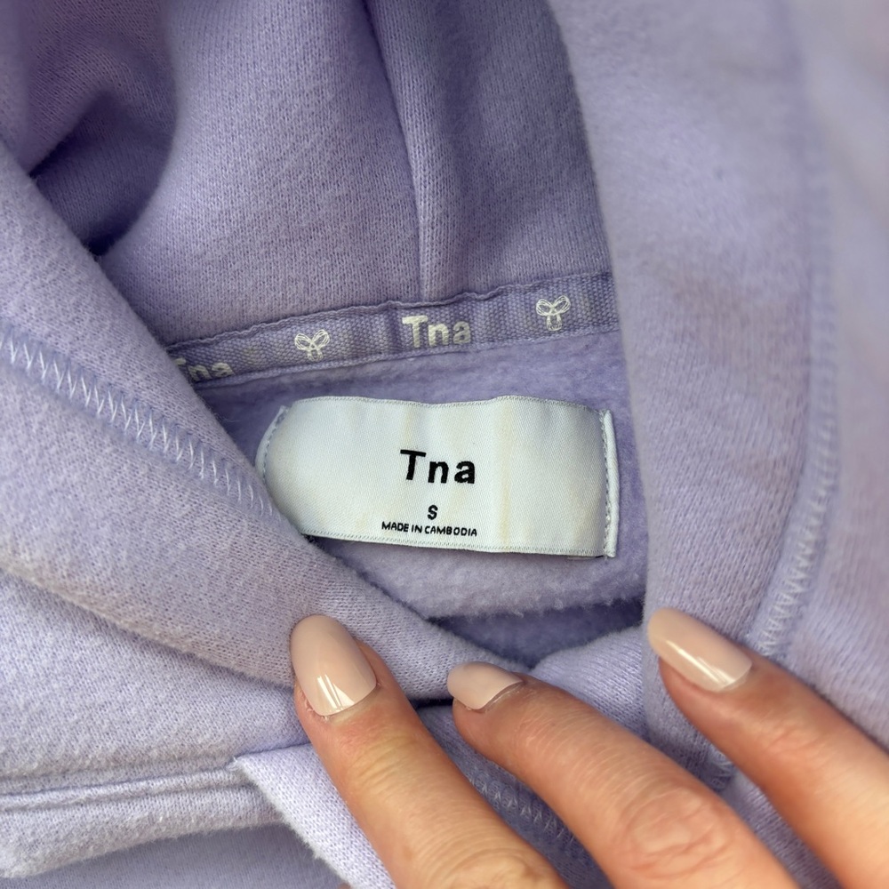 Aritzia TNA the perfect crop hoodie pale violet cropped pullover sweater size S - Picture 4 of 9